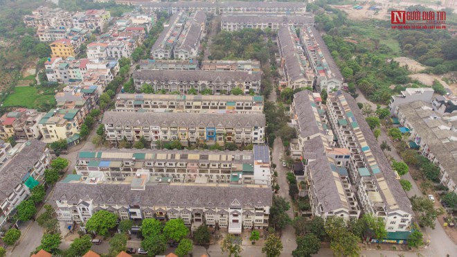 Cận cảnh "khu biệt thự ma" ở Hà Nội: Xuống cấp trầm trọng sau 10 năm bỏ hoang nhưng vẫn hét giá "trên trời", đứng trước nguy cơ thu hồi vì CĐT nợ thuế nghìn tỷ