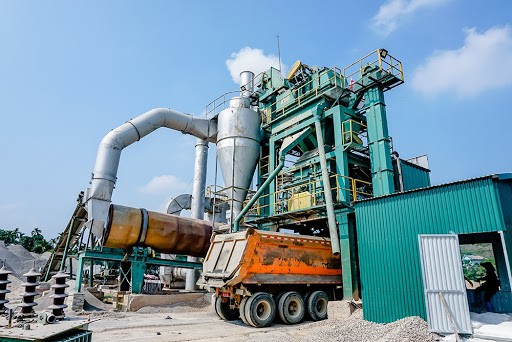 Trạm trộn bê tông nhựa nóng Asphalt không phép vẫn hoạt động cạnh khu dân cư