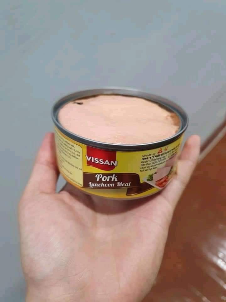 Nghi vấn có ruồi chết trong hộp Pate thịt heo của VISSAN