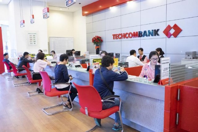 Techcombank phản hồi gì khi khách hàng tố đưa giang hồ tới đòi nợ?