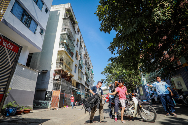 Lô E chung cư 518 Võ Văn Kiệt nghiêng, lún do móng sai kết cấu