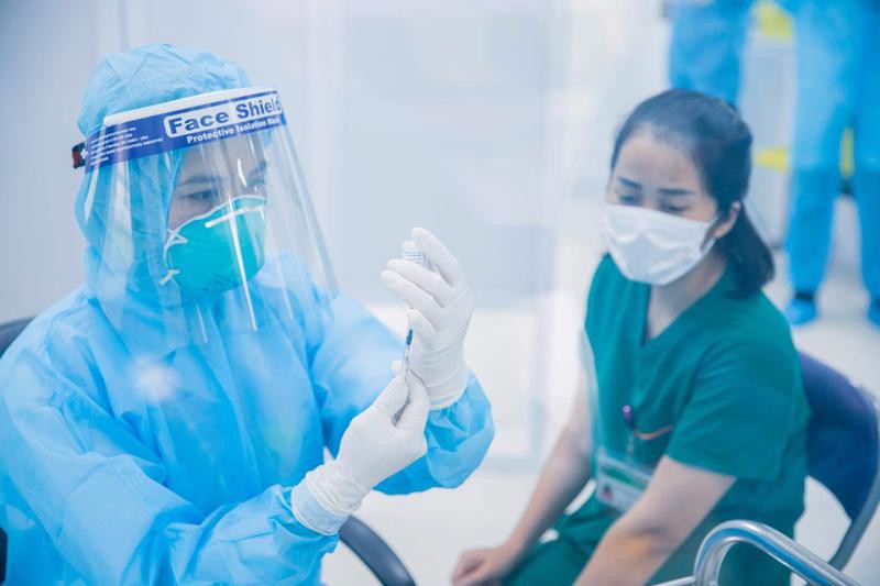Bộ Y tế yêu cầu rà soát các đối tượng tiêm vaccine Covid-19 theo đúng quy định
