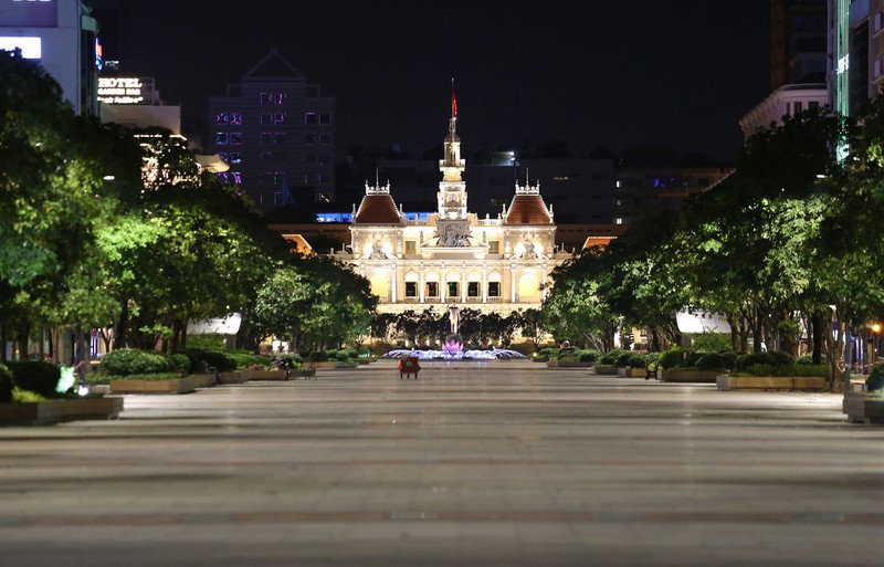 TP.HCM và 18 tỉnh, thành phía Nam giãn cách xã hội thêm 14 ngày