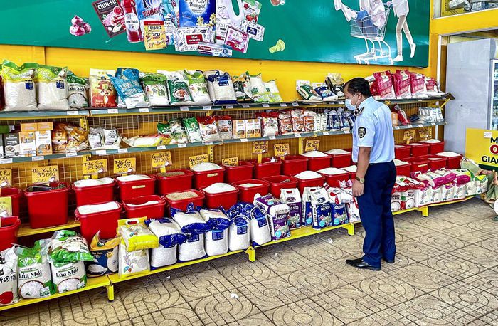 Xử phạt 9 cửa Bách Hóa Xanh ở Bình Phước vì bán hàng quá hạn sử dụng