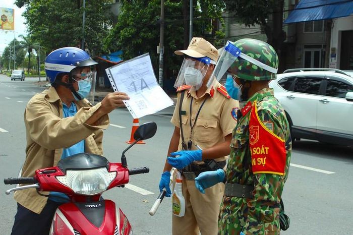 Hướng dẫn 11 nội dung giấy đi đường, gỡ ách tắc hàng hóa