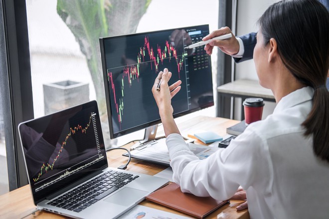 Hàng đầu cơ “tím lịm”, VN30-Index bốc hơi hơn 16 điểm