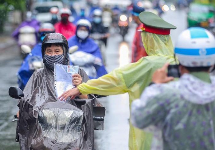 Quy định mới, phải làm thế nào để được cấp giấy đi đường ở Hà Nội?