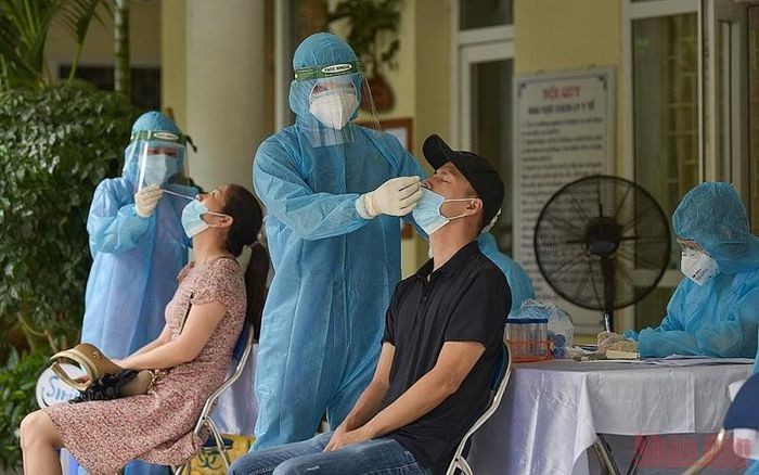 Covid-19 ở Việt Nam sáng 9/9: Số ca khỏi bệnh tăng; tiêm mũi 1 Moderna có thể tiêm mũi 2 Pfizer; TP. Hồ Chí Minh cho phép quán ăn uống bán mang đi