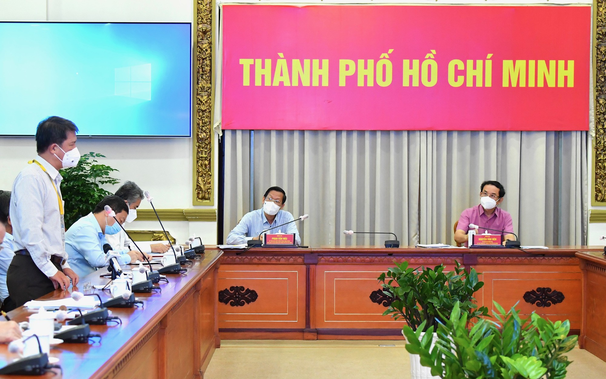 TP.HCM hiện không thể không mở cửa