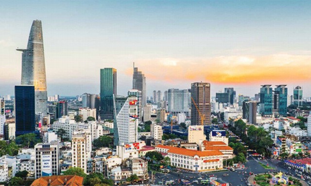 Bí thư Thành ủy TP HCM: Thành phố chuẩn bị chiến lược sống chung với dịch Covid-19