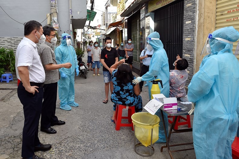 TP.HCM giãn cách kéo dài nhưng số ca COVID-19 vẫn tăng