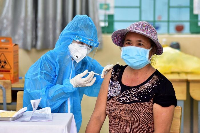 Hơn 60% người dân TPHCM tiêm đủ 2 mũi vắc xin ngừa COVID-19