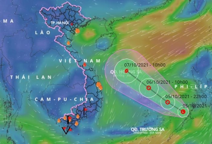 Áp thấp vào Biển Đông, sắp mạnh thành bão, miền Trung mưa to