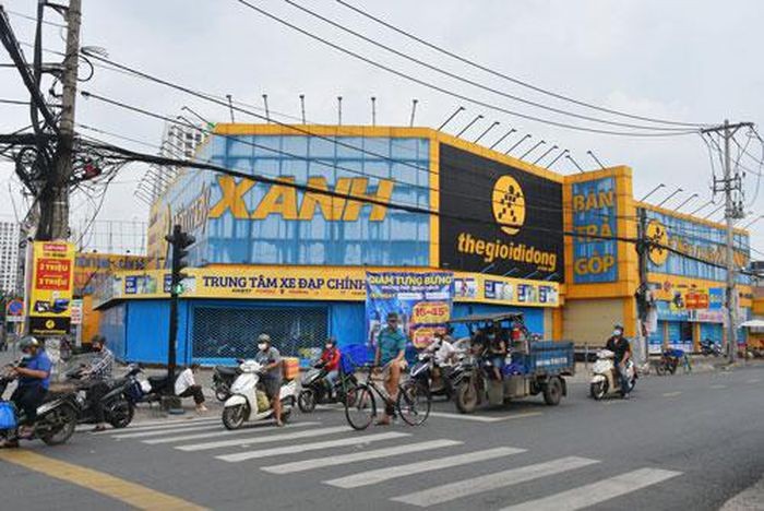 Thấy gì qua việc Thế Giới Di Động tự ý miễn, giảm tiền mặt bằng?