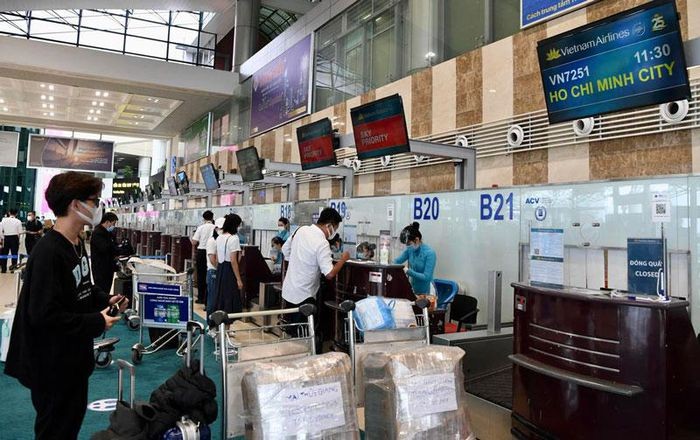 Sân bay Nội Bài siết chặt phòng, chống dịch khi khai thác trở lại chuyến bay thương mại