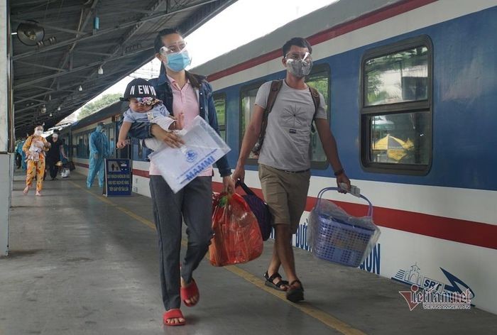 TP.HCM lên 6 bước tổ chức đưa người dân về quê, hỗ trợ thêm gói an sinh