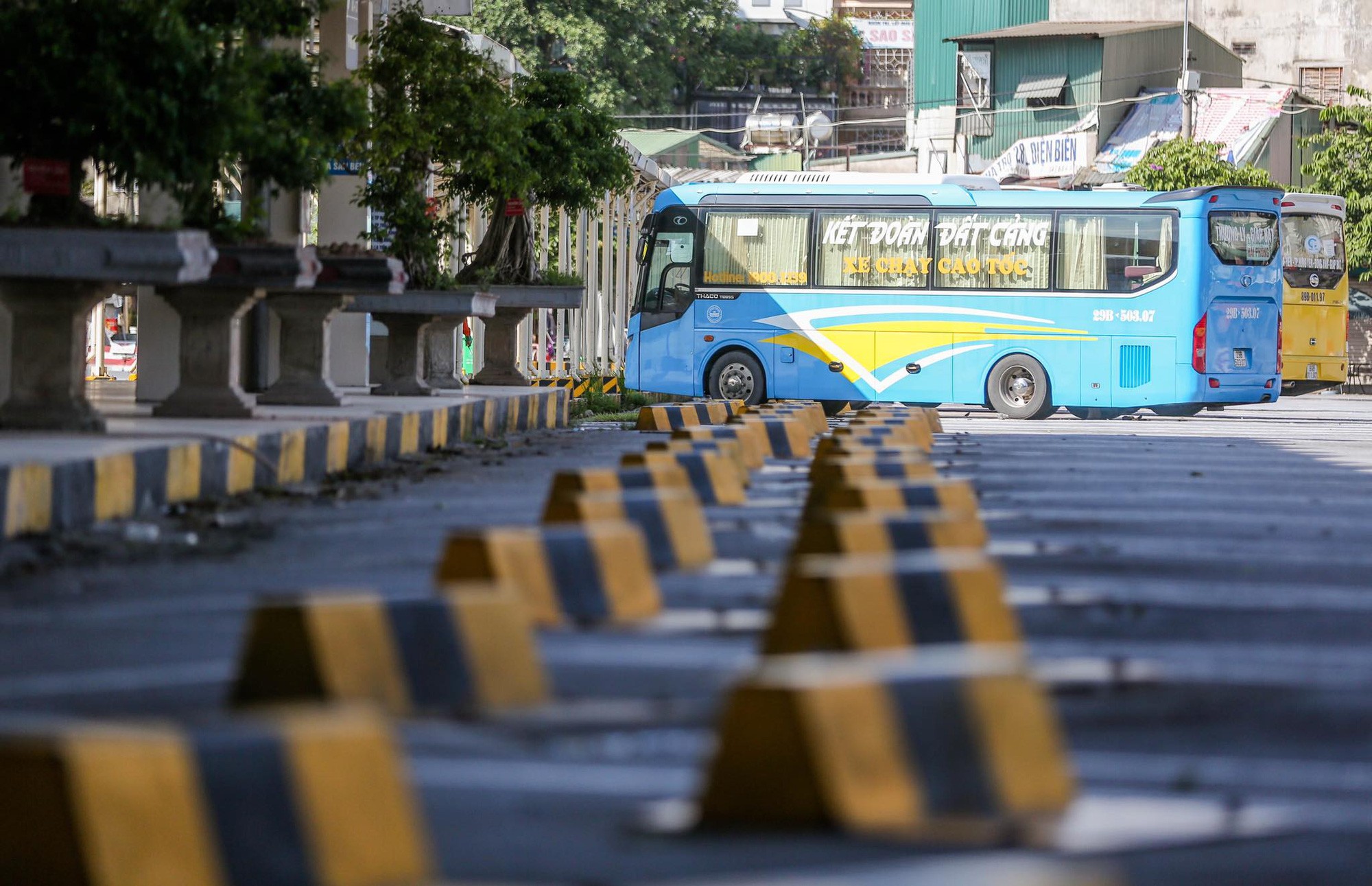 Hà Nội: Đề xuất xe buýt, taxi hoạt động trở lại từ ngày mai 13/10, vẫn dừng xe ôm
