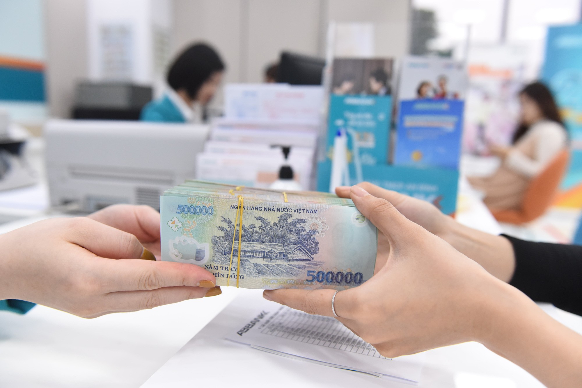 Lãi suất tiền gửi khó giảm thêm