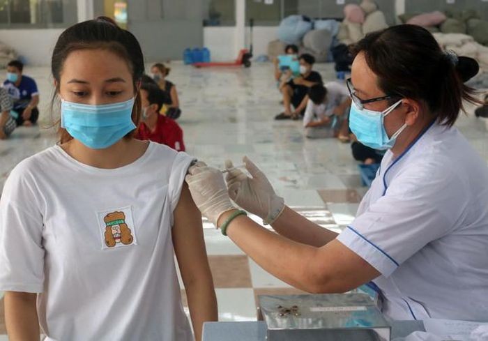 Bộ Y tế: Tiêm vaccine COVID-19 cho trẻ em từ 16 -17 tuổi trước và hạ dần độ tuổi