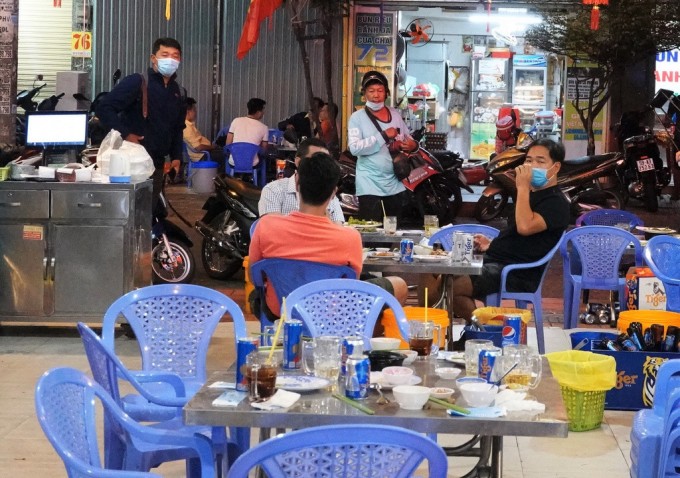 TP.HCM chưa cho phép mở bán ăn uống tại chỗ