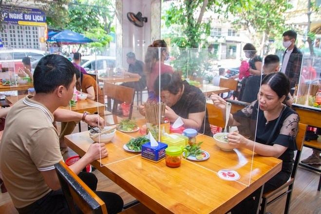 TP Hồ Chí Minh: Kiến nghị cho phép dịch vụ ăn uống được phục vụ tại chỗ