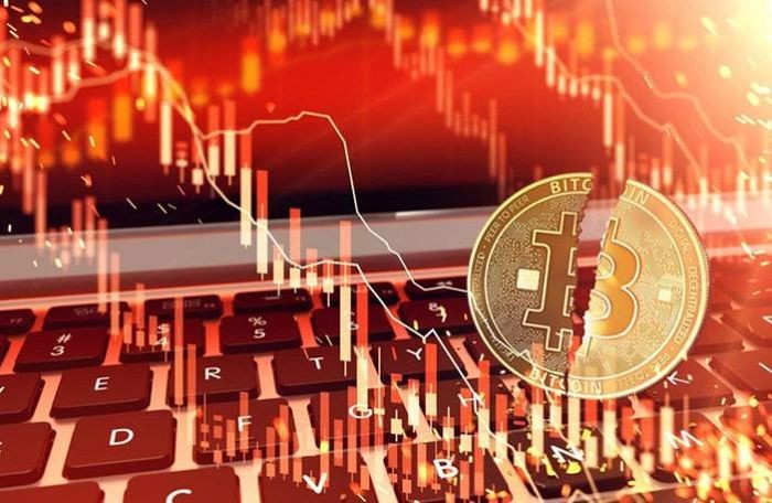 Giá Bitcoin 'lao dốc' sau khi đạt đỉnh, về mức 62.000 USD