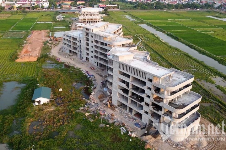 Dự án xây không phép cạnh trụ sở phường ở Vĩnh Phúc: Càng phạt càng phình to