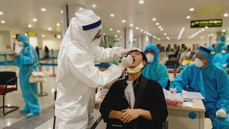 Ngày 24/10: Có 4.045 ca mắc COVID-19 tại 47 tỉnh, thành; thêm 386.400 liều vaccine AstraZeneca về Việt Nam