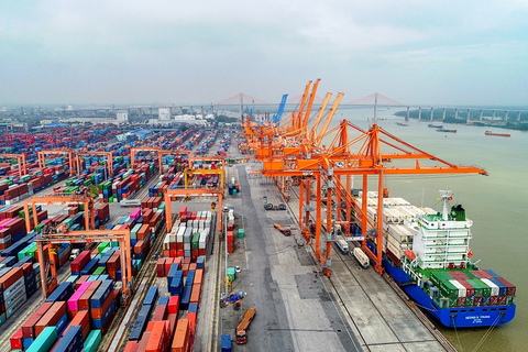 Toàn cảnh bức tranh kinh tế Việt Nam 10 tháng đầu năm 2021