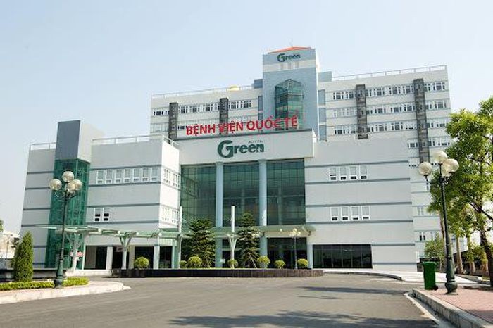Bé 2 tuổi rơi từ tầng 9 Bệnh viện quốc tế Green xuống đất tử vong