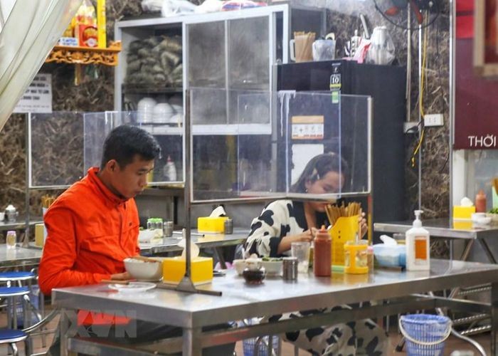 Nhà hàng, cơ sở kinh doanh ăn uống ở Hà Nội phải đóng cửa trước 21h