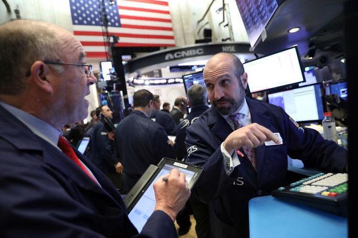 Chứng khoán Mỹ lập thêm kỷ lục, giá dầu giằng co trước cuộc họp OPEC+