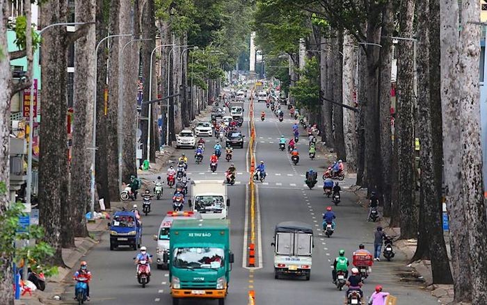 Ba quận, huyện ở TP.HCM tăng cấp độ dịch, một xã 'vùng đỏ'