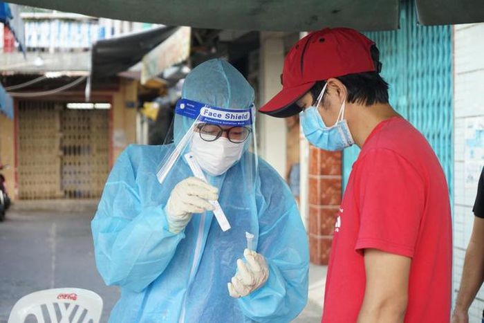 Giá xét nghiệm SARS-CoV-2 giảm mạnh trong hướng dẫn mới của Bộ Y tế