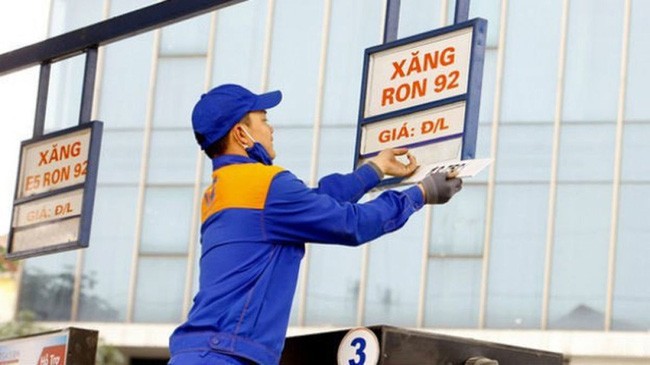 Giá xăng lại tăng tiếp vào ngày mai?