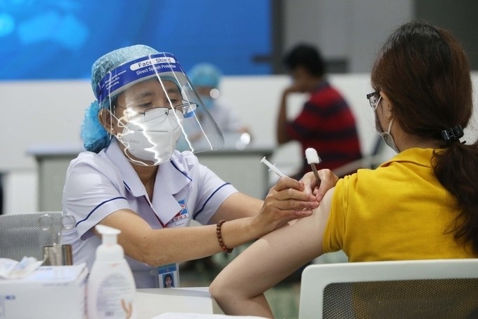 F0 trong cộng đồng tăng, Hà Nội rút ngắn khoảng cách giữa 2 mũi vaccine AstraZeneca