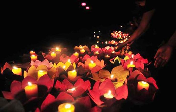 Tưởng niệm đồng bào tử vong và cán bộ, chiến sĩ hy sinh do COVID-19 tại Công viên Thống Nhất