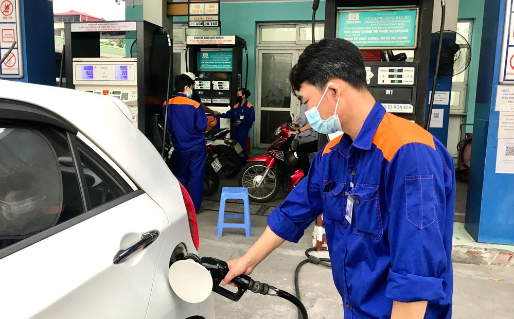 Giá xăng dầu sắp giảm cực mạnh sau 5 lần liên tiếp tăng "sốc"
