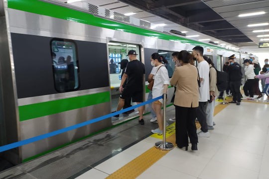 Hình ảnh ngày đầu tiên đường sắt Cát Linh- Hà Đông chính thức thu phí