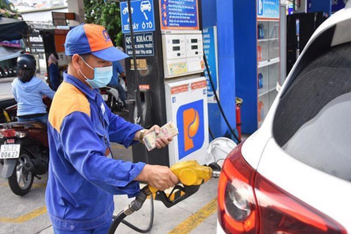 Giá xăng dầu leo thang kéo CPI tháng 11 tăng
