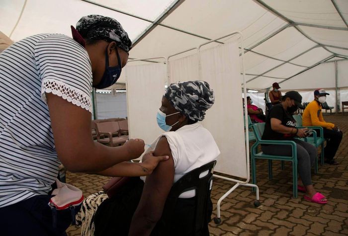 Vì sao Nam Phi từ chối nhận vaccine từ Mỹ khi Omicron đang hoành hành?