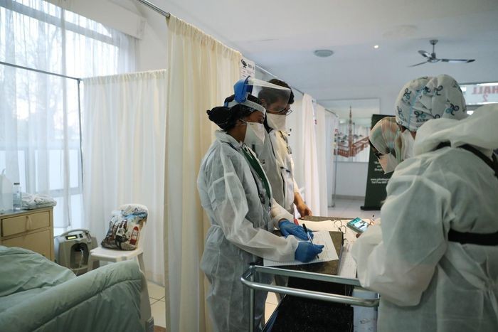 Số ca bệnh nặng vì chủng Omicron ở Nam Phi thấp hơn 2 làn sóng trước