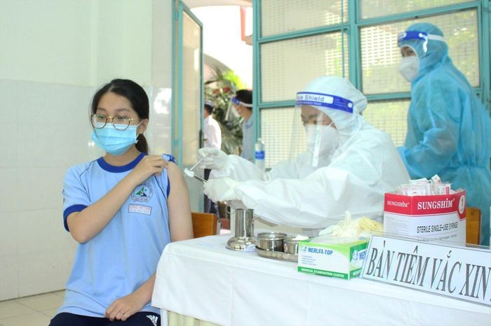 TPHCM bắt đầu tiêm mũi 3 vắc xin ngừa COVID-19