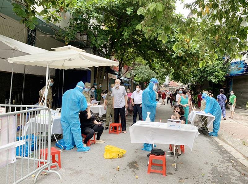 Ngày 13/12: Có 15.377 ca mắc COVID-19, Hà Nội ghi nhận số mắc nhiều nhất cả nước với 1.000 ca