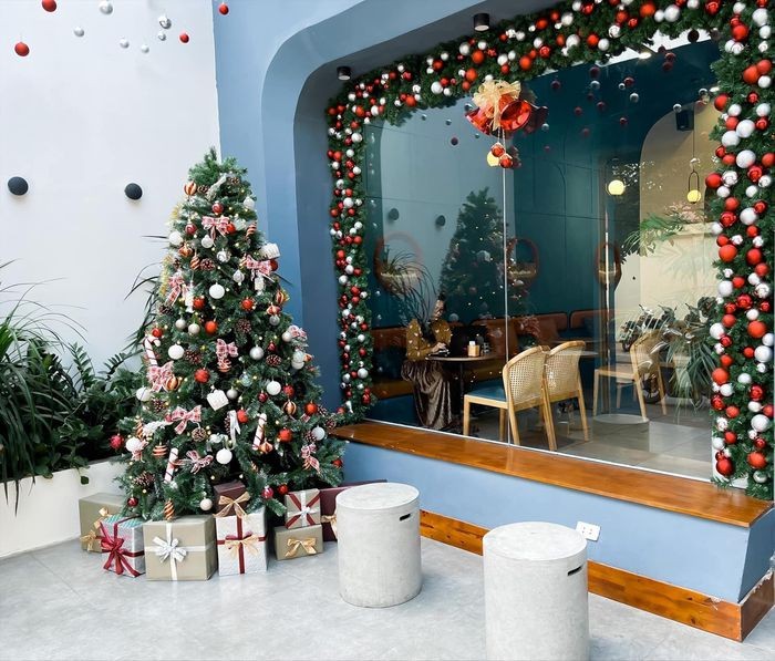 Nhiều nhà hàng, khách sạn đóng cửa