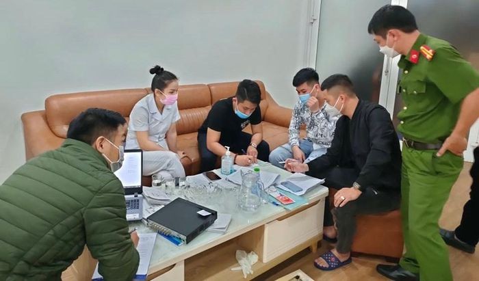 Vụ cơ sở spa, chăm sóc da 'vượt rào' phẫu thuật thẩm mỹ: Cơ sở không có giấy phép, nhân viên không đủ điều kiện phẫu thuật thẩm mỹ