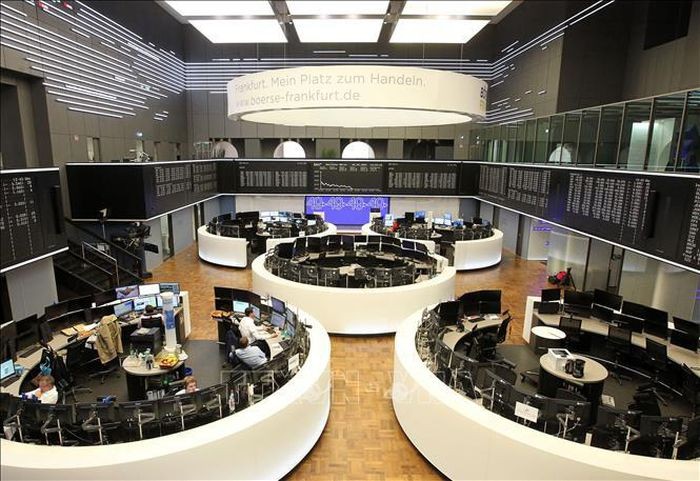 Chứng khoán châu Âu lập đỉnh trong phiên giao dịch đầu năm 2022