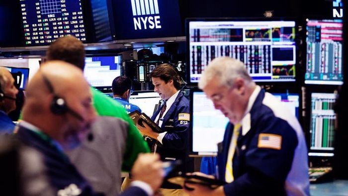 Dow Jones lập kỷ lục mới, giá dầu tăng mạnh dù OPEC+ nâng sản lượng, Bitcoin vẫn đi xuống