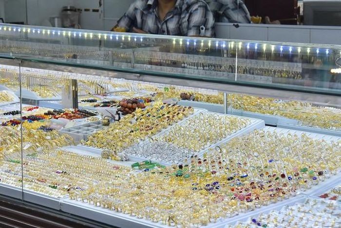 Giá vàng hôm nay 17-1: Giao dịch trầm lắng, vàng SJC vẫn neo rất cao