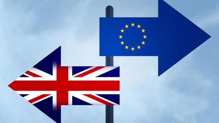 Bất ổn chính trị và Brexit đe dọa đà phục hồi của Anh trong năm 2022